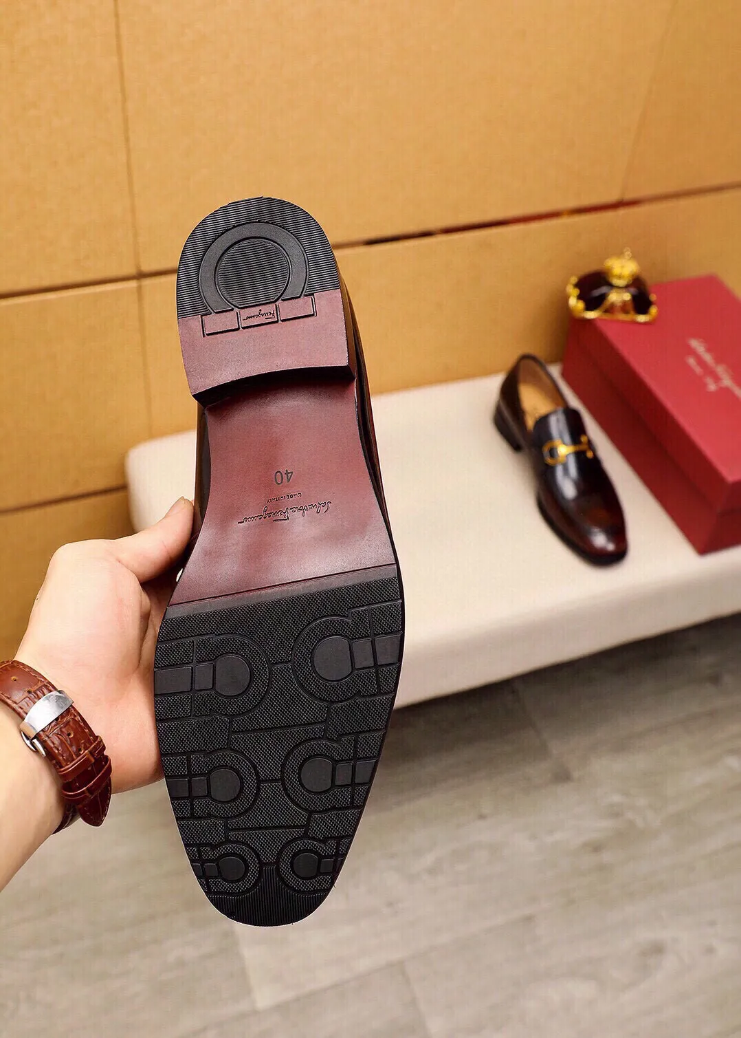 Men's shoes 💰520 💐 Product trademark: Ferragamo "Ferragamo" casual leather shoes Regular size: 38-44 (45🉑️customized) Product materials: Selected imported first-layer open-edge beaded cowhide upper + original hardware buckle, imported water-dyed cowhide leather lining. Strong three-dimensional visual effect, combined outsole Color: 3⃣️colors available